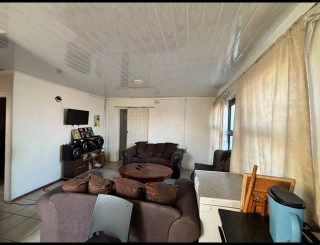 5 BEDROOM HOUSE FOR SALE IN RUSSELS REST